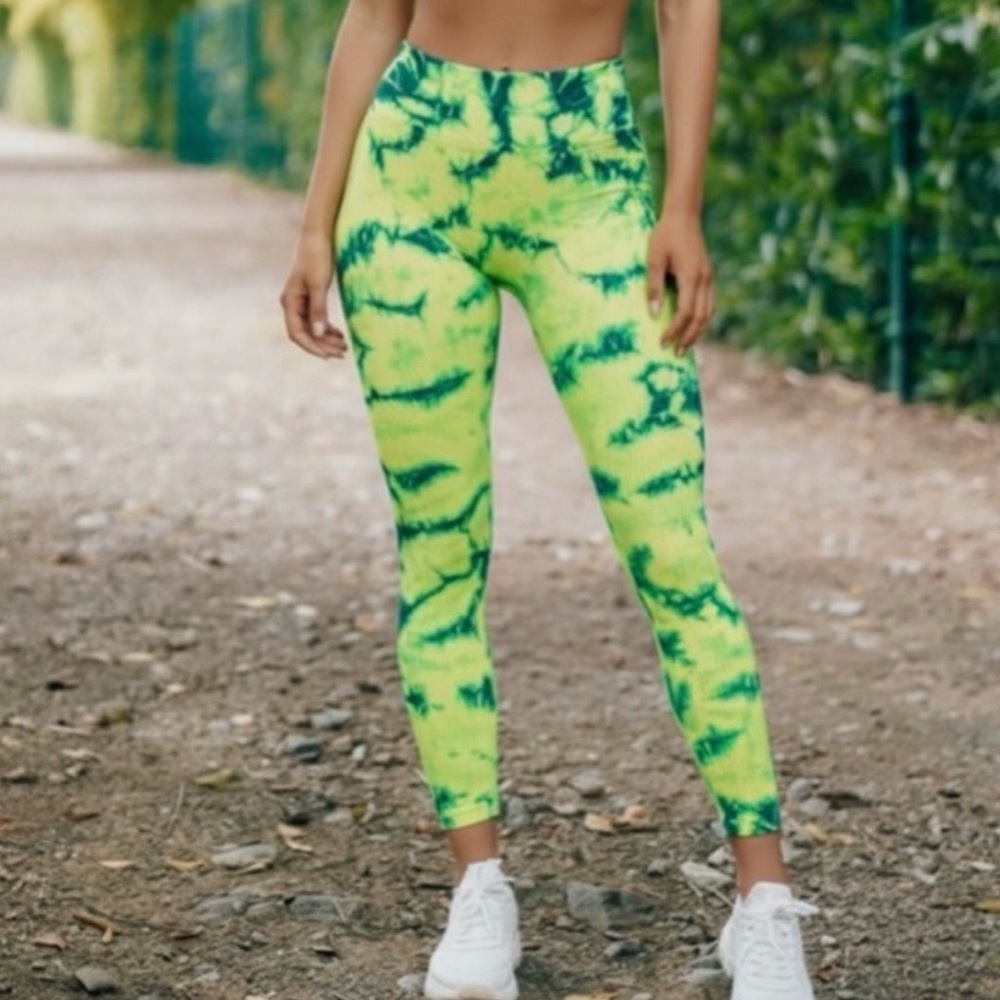 NWOT Bombshell Sportswear Neon Yellow & Green Tie-Dye Leggings W’s Sz Med